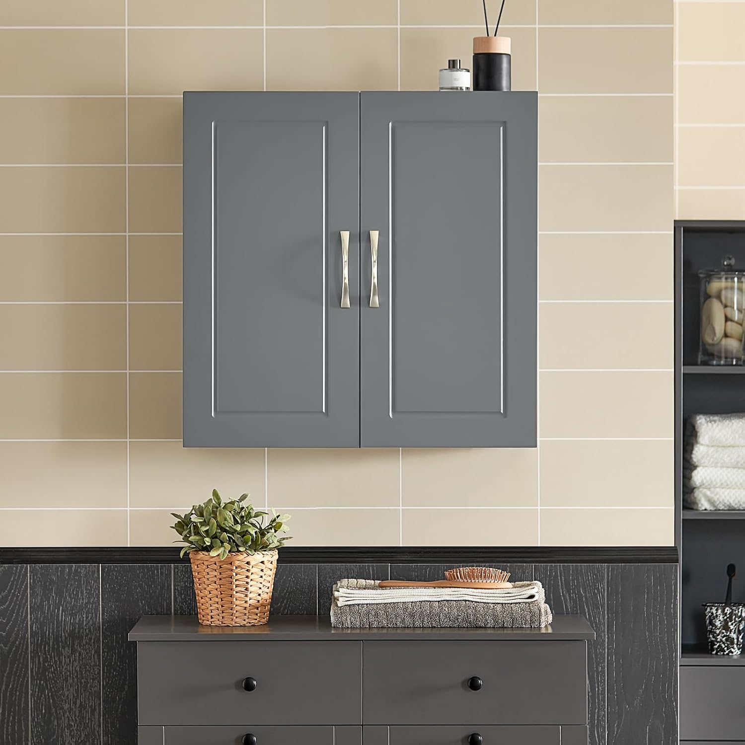Detalle de SoBuy FRG231-DG Bathroom Wall Cabinet with Adjustable Shelf and Double Doors