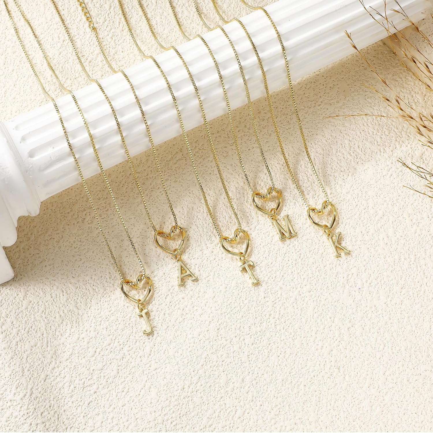 Detalle de ZOERAY Initial Necklace, 14K Gold-Plated