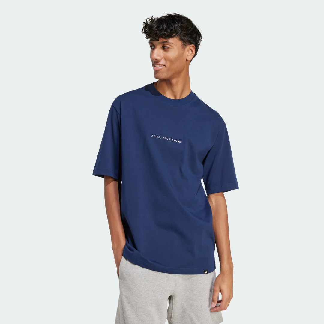 Detalle de Codes Doodle Camp Graphic T-Shirt de Adidas – Azul