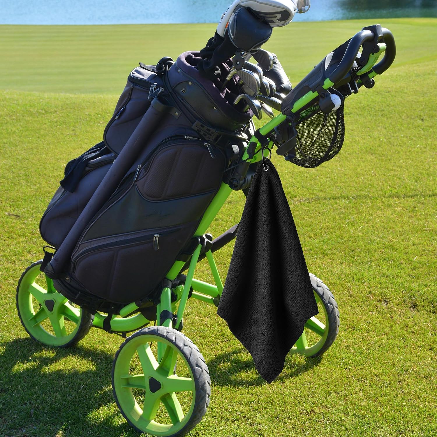 Detalle de Mile High Life Microfibre Golf Towels, 16" x 16