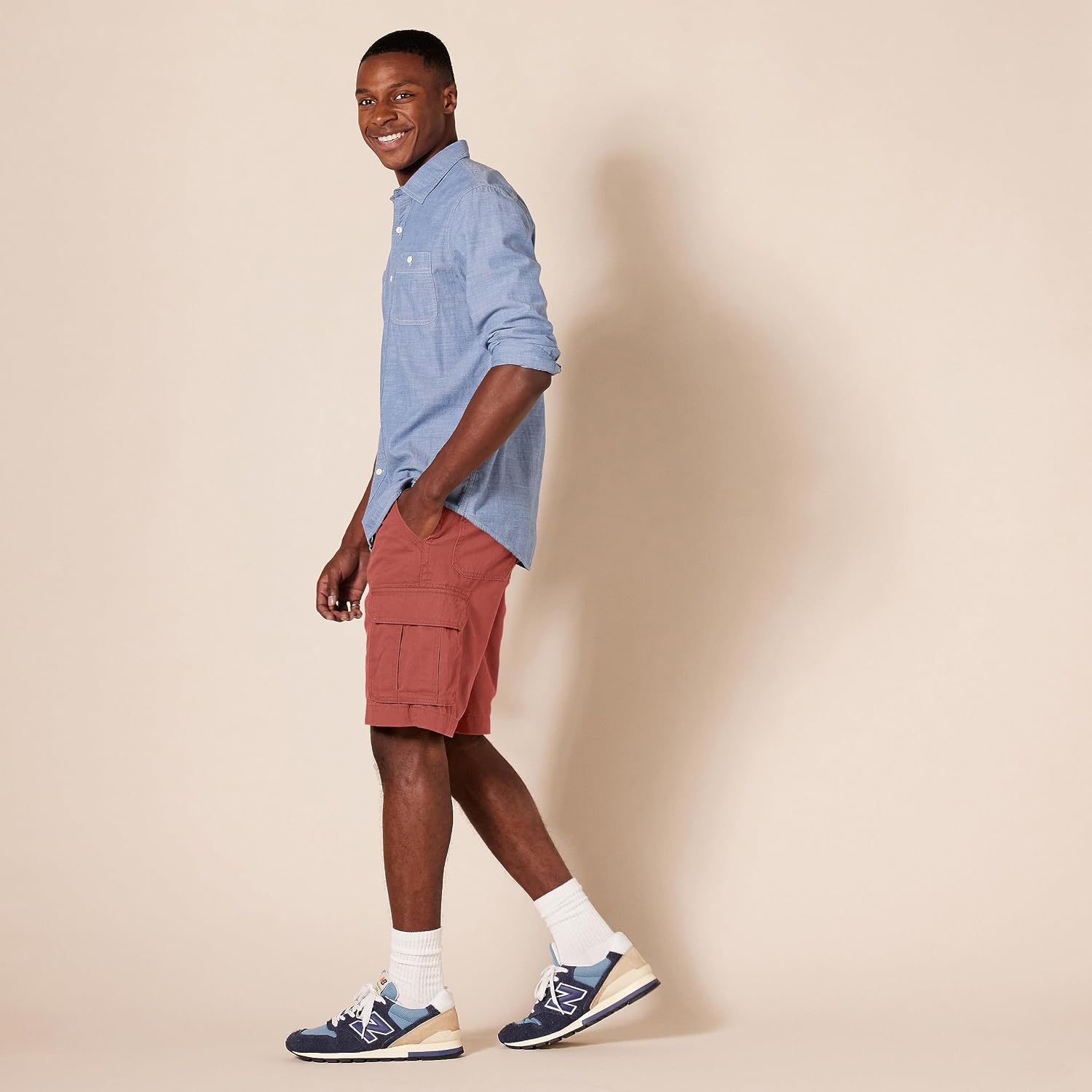Detalle 2 de Amazon Essentials Herren Cargo-Shorts 25,4 cm