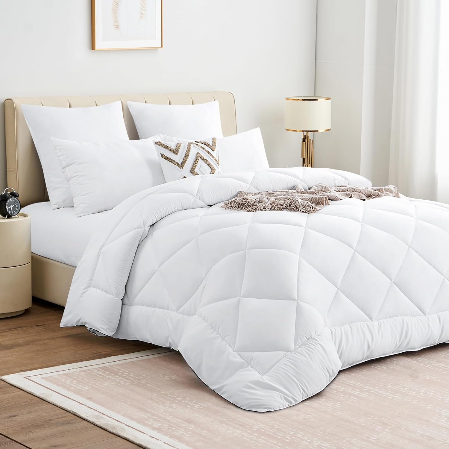Detalle de Aisbo Couette Blanche 200x220 Tempéré Douceur — 2 Personnes, Microfibre 300 g/m², Rembourrage Polyester, Entretien Facile