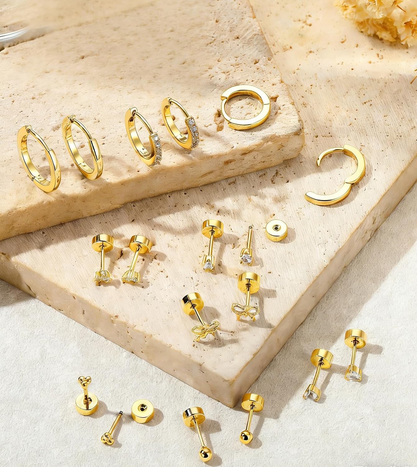 Detalle 2 de TINGN 14 Karat Vergoldete Ohrschmuck-Set aus Chirurgenstahl – 6 Paar Flache Steckern & 3 Paar Creolen