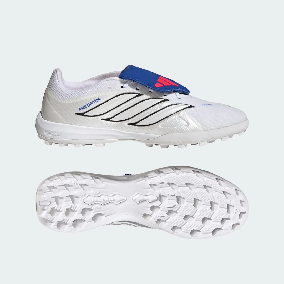 Detalle de Adidas Predator League para césped artificial con lengüeta plegable