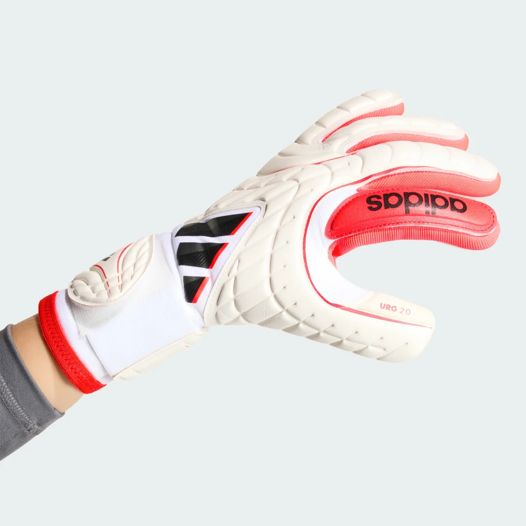 Detalle 2 de Guantes de Portero Copa Pro de Adidas: enfoque profesional para paradas clave