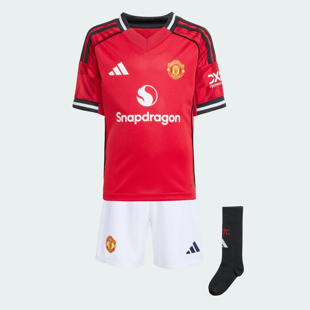 Detalle de Adidas Manchester United 25/26, miniconjunto de primera equipación rojo