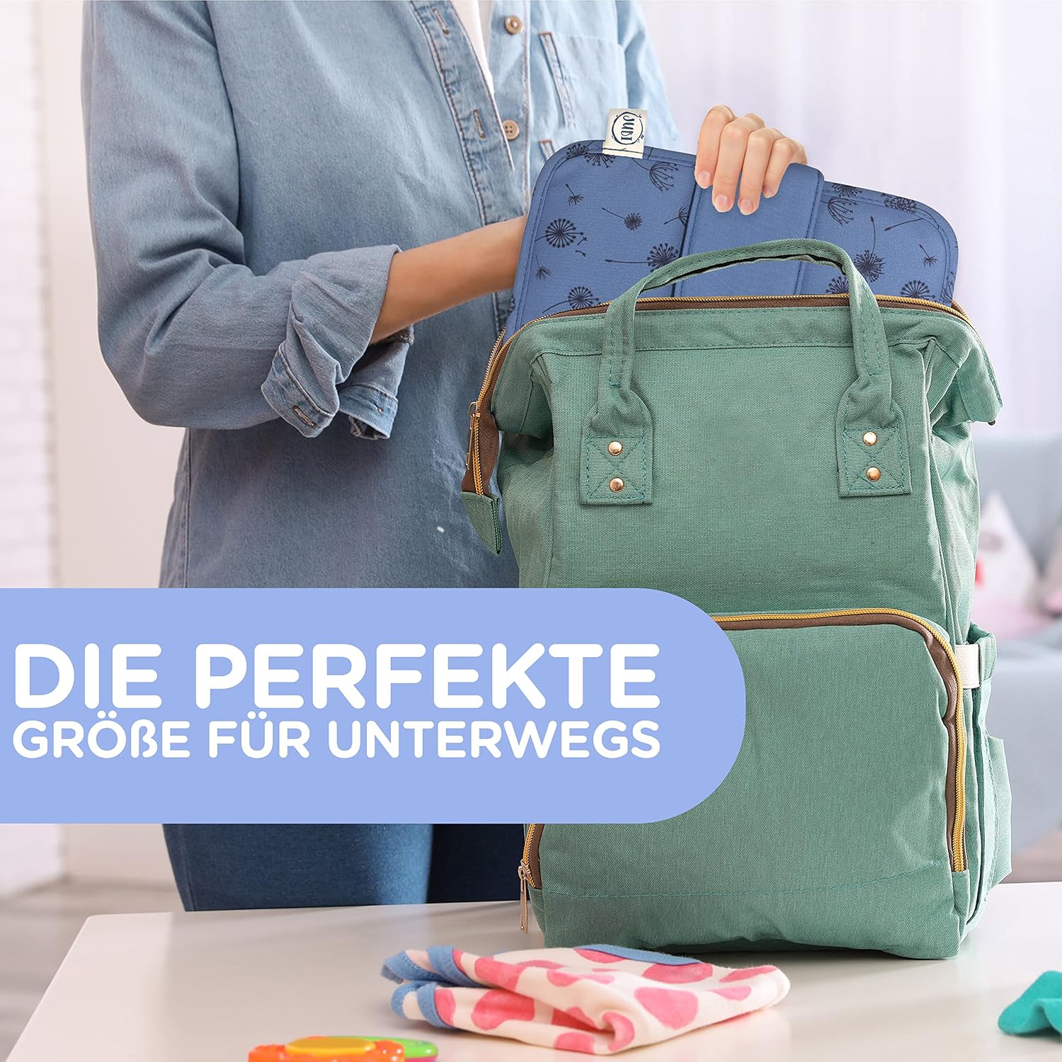 Detalle 2 de Jubi Windeltasche mit Wickelunterlage für unterwegs – Blau mit Pusteblumen (Klettverschluss)