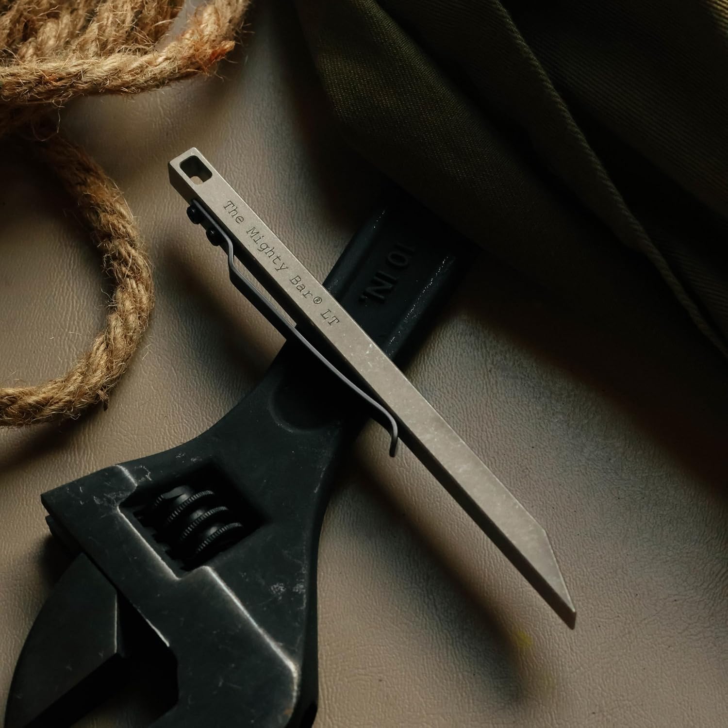 Detalle de Gear Spool MBLT1 Mighty Bar LT ロングチタン製プライバー、18 g・ステンレスクリップ付き