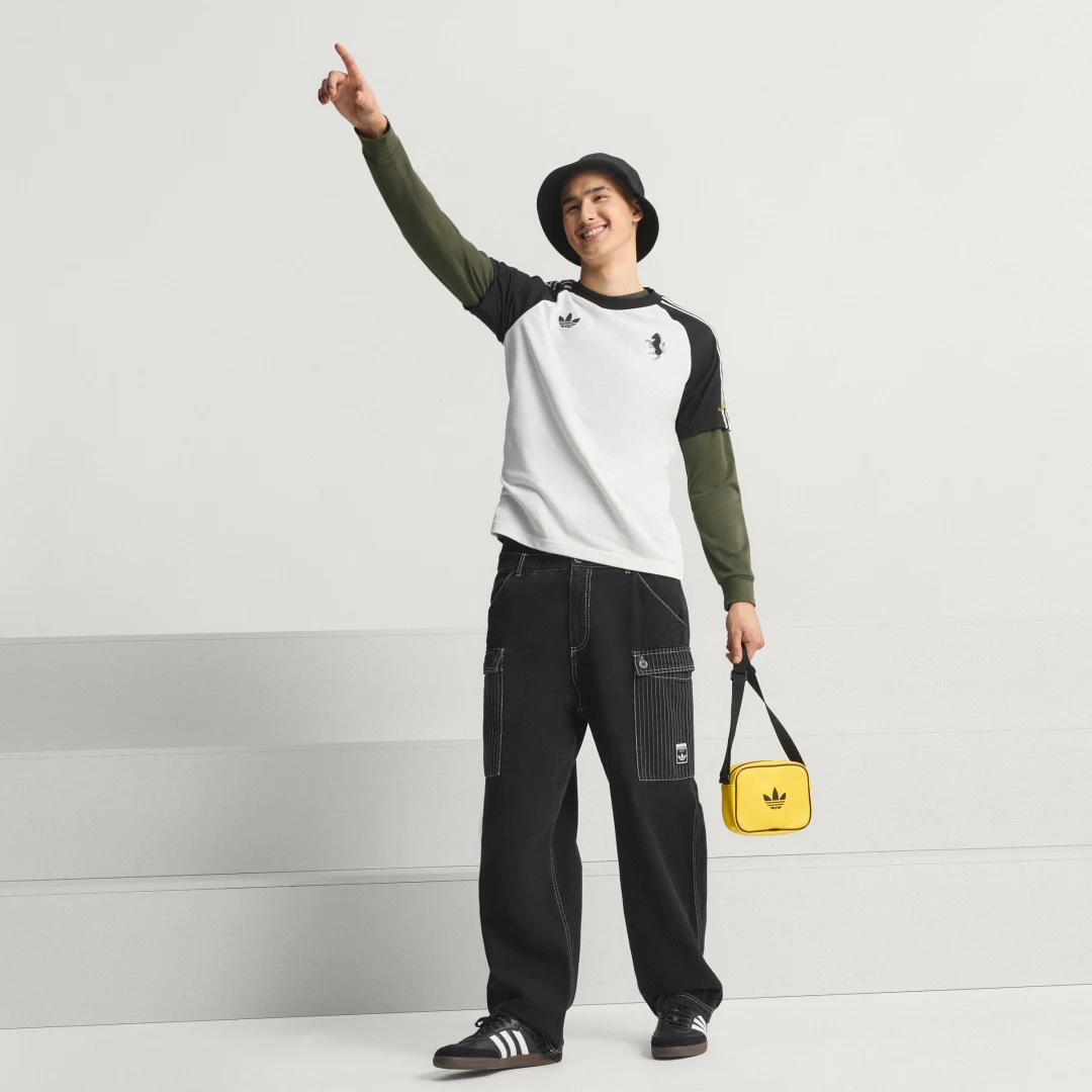 Detalle de Camiseta Juventus FC Originals de Adidas — estilo y comodidad para fans del club
