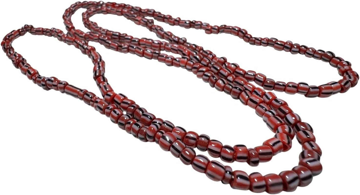 Detalle de Collar Eleke de Oyá (orisha yoruba) hecho a mano por Yoruba Creations
