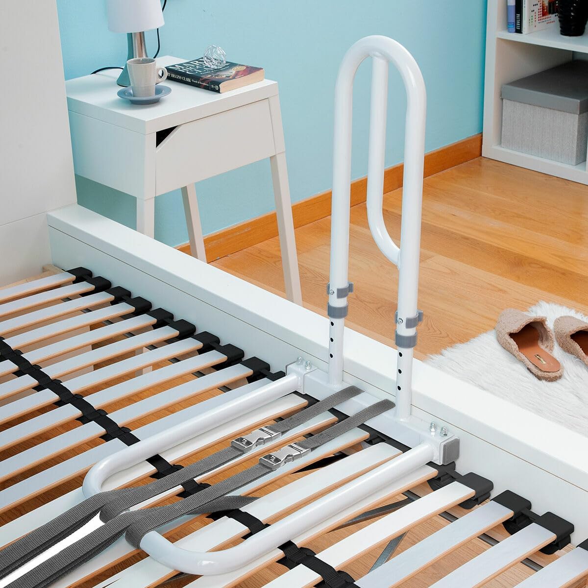 Detalle de InnovaGoods Beddaid – uchwyt przyłóżkowy z regulacją wysokości i paskami