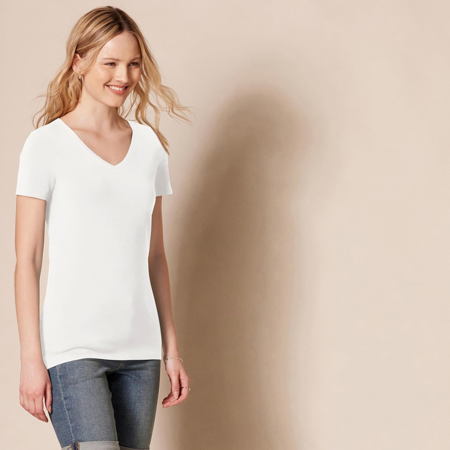 Thumbnail 1 de Amazon Essentials Damen T-Shirt Kurzarm Regular-Fit – Rundhals/V-Ausschnitt, Multi-Packs