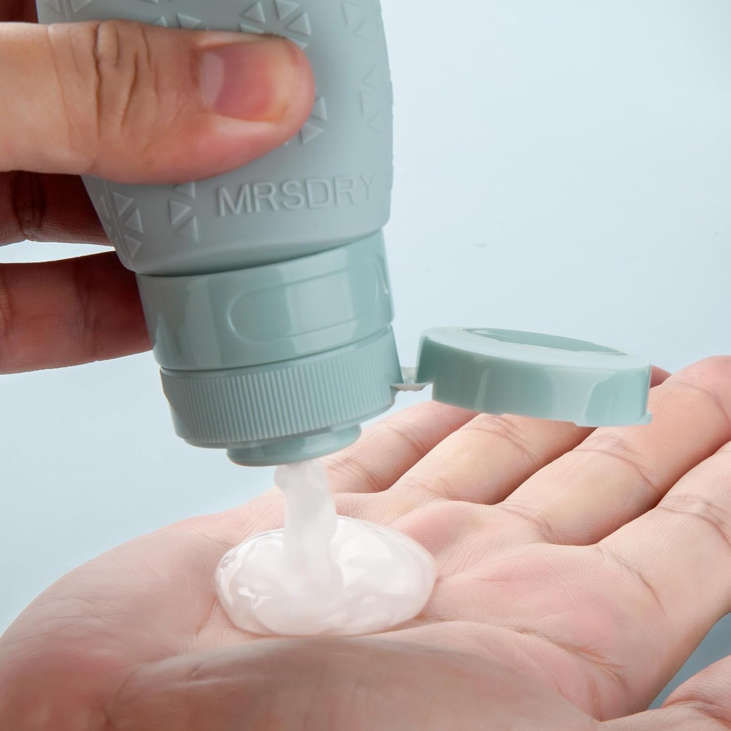 Detalle 1 de Mrsdry Travel Bottles, 3 oz Silicone Squeeze Bottles, TSA-Approved 4-Pack