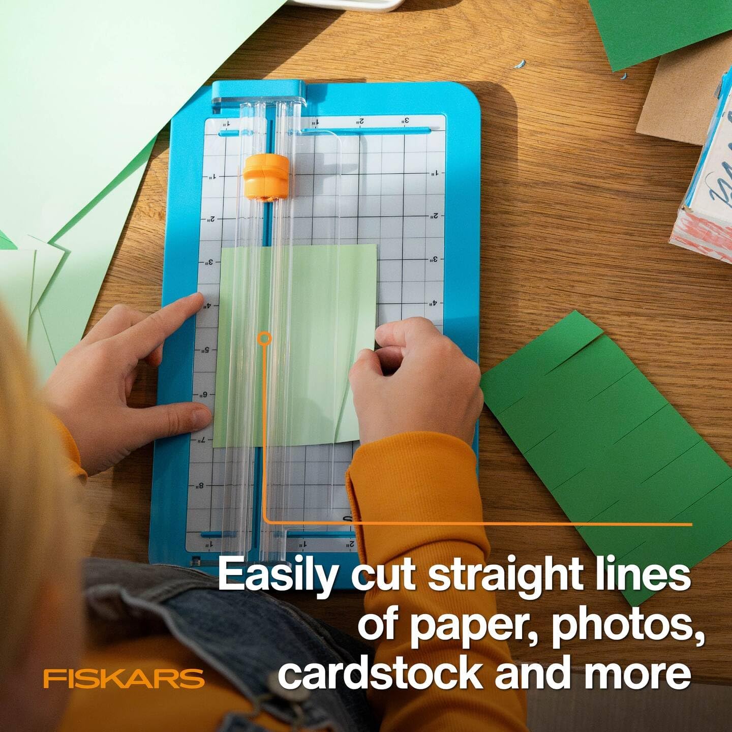 Detalle 1 de Fiskars Papierschneider für Kinder ab 6 Jahren – sichere Klinge, gerader Schnitt, 29,2 x 17,8 cm