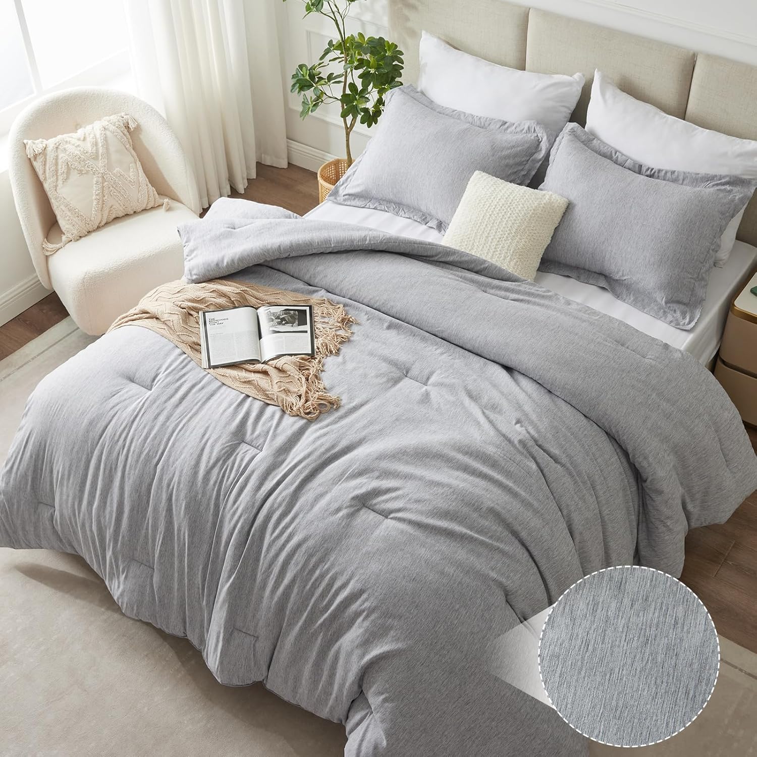 Detalle de CozyLux Queen Comforter Set (3-Piece) in Light Gray, Double-Brushed Microfiber Cationic Dyeing