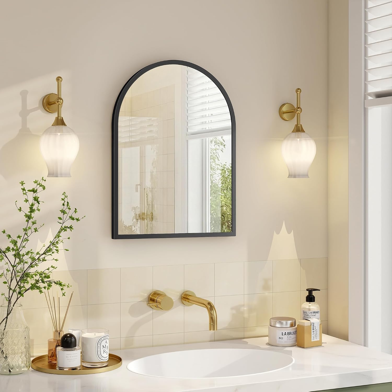 Detalle de SONGMICS LWM013BD01 Specchio da parete ad arco 40 x 30 cm con cornice in alluminio e pellicola di sicurezza