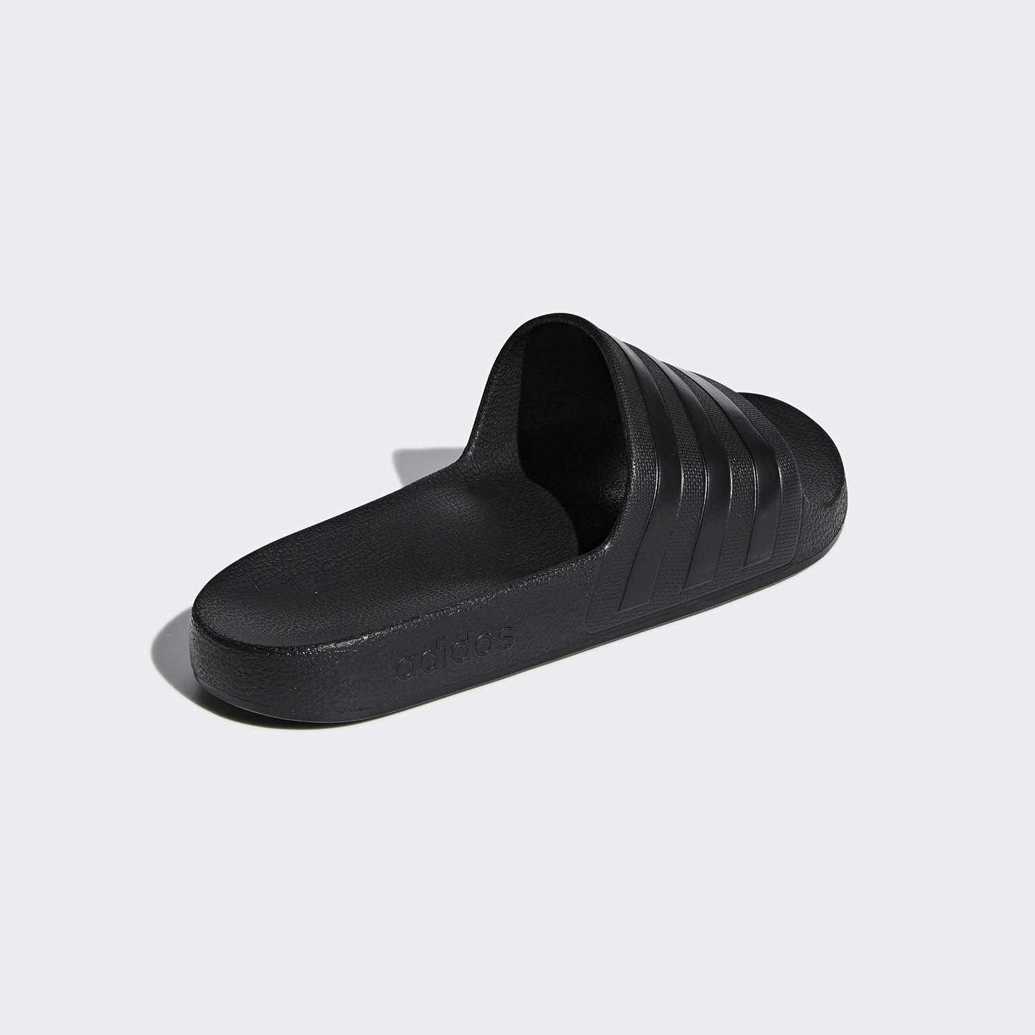 Detalle de Adidas Unisex Adilette Aqua Slides Core Black – pragmatic everyday comfort