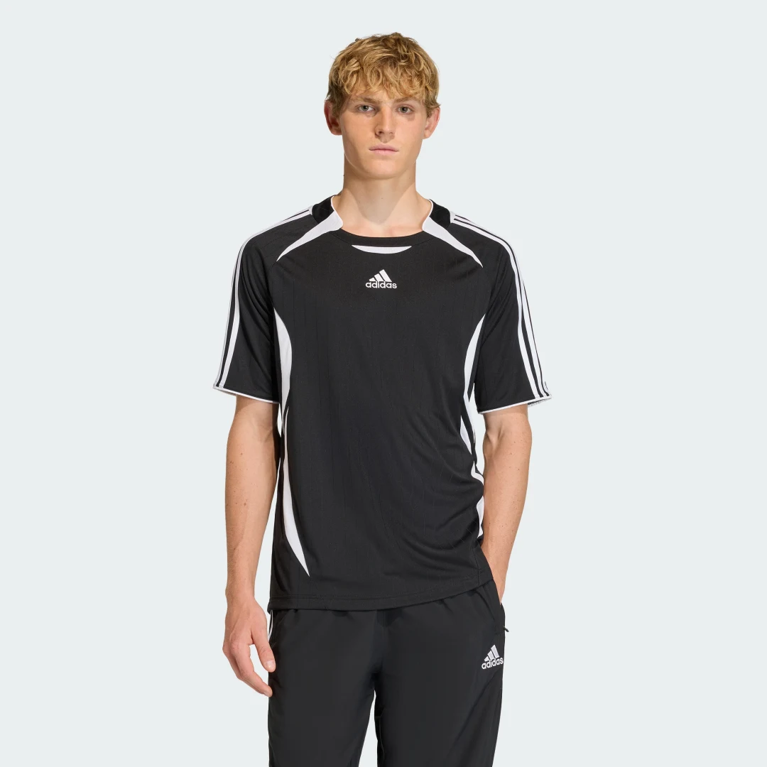 Detalle de Camiseta Teamgeist Adicolor de Adidas en Negro