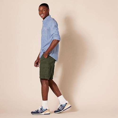 Thumbnail 3 de Amazon Essentials Men's Classic Fit 10" Cargo Shorts with Pockets (Dark Olive, 40W)