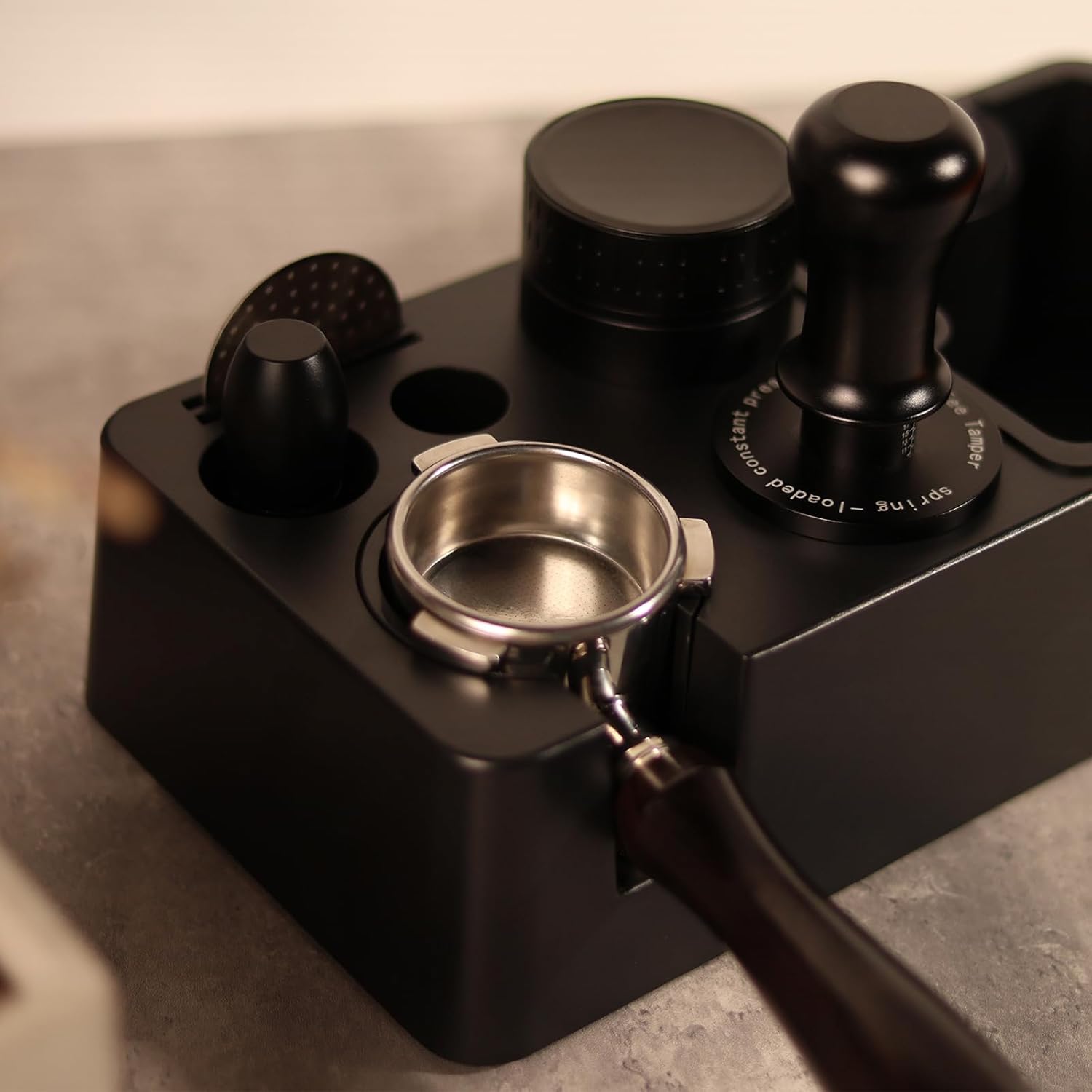 Detalle de HOLIHOKY 58mm Tamper – 30lb Calibrated Constant Pressure Self-Leveling Espresso Tamper