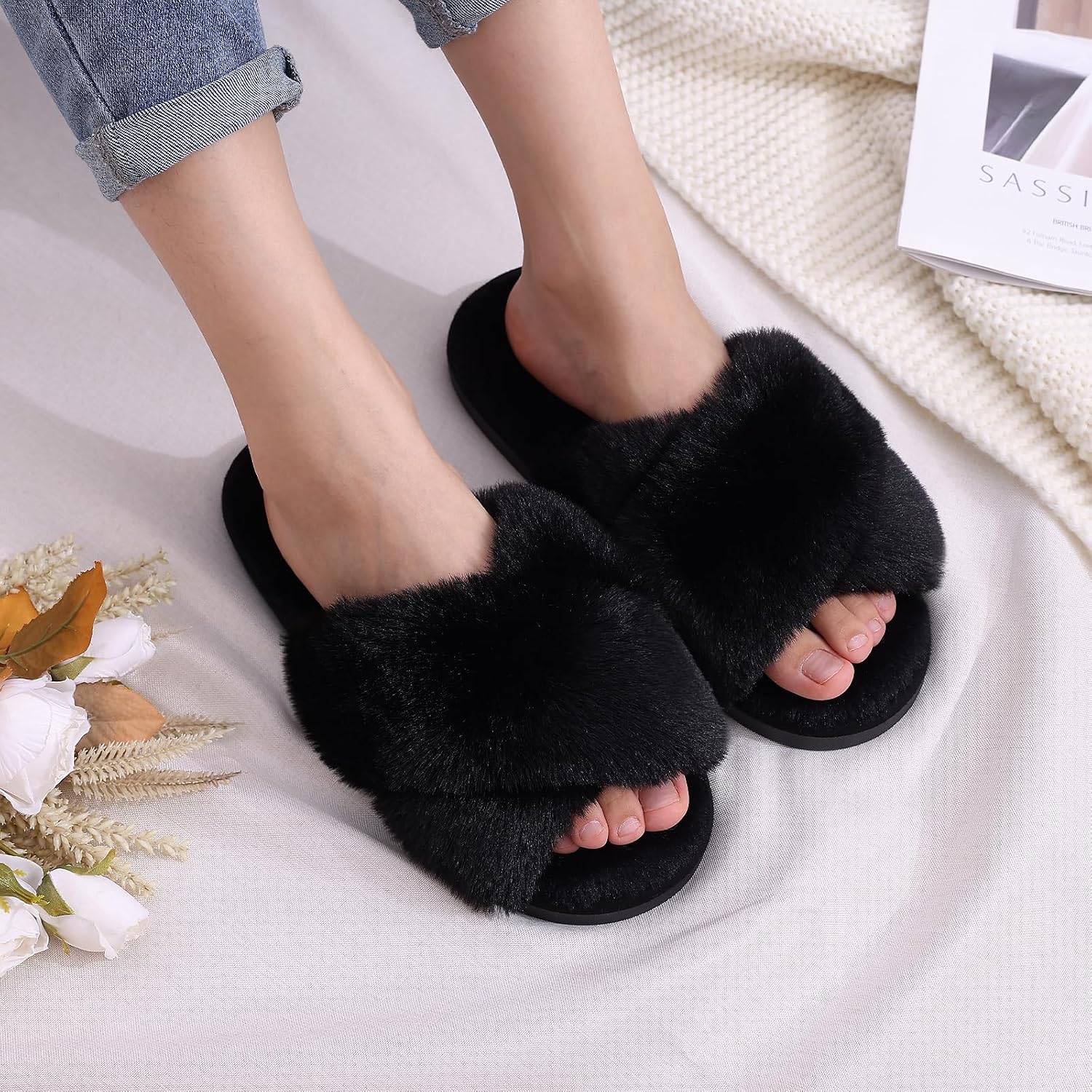 Detalle 2 de Evshine Women’s Plush Cross-Band Open-Toe Slippers with Memory Foam Insole