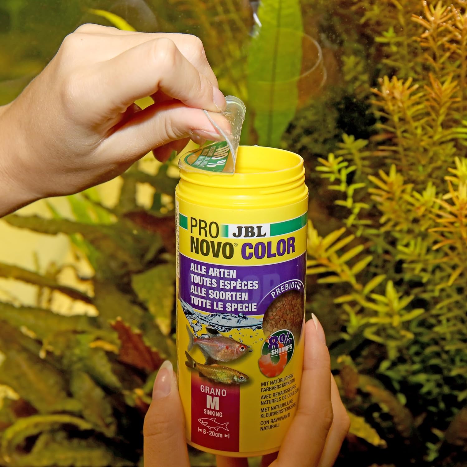 Detalle de JBL PRONOVO COLOR GRANO CLICK – Farbfutter-Granulat für 8–20 cm Aquarienfische (Größe M, 250 ml)