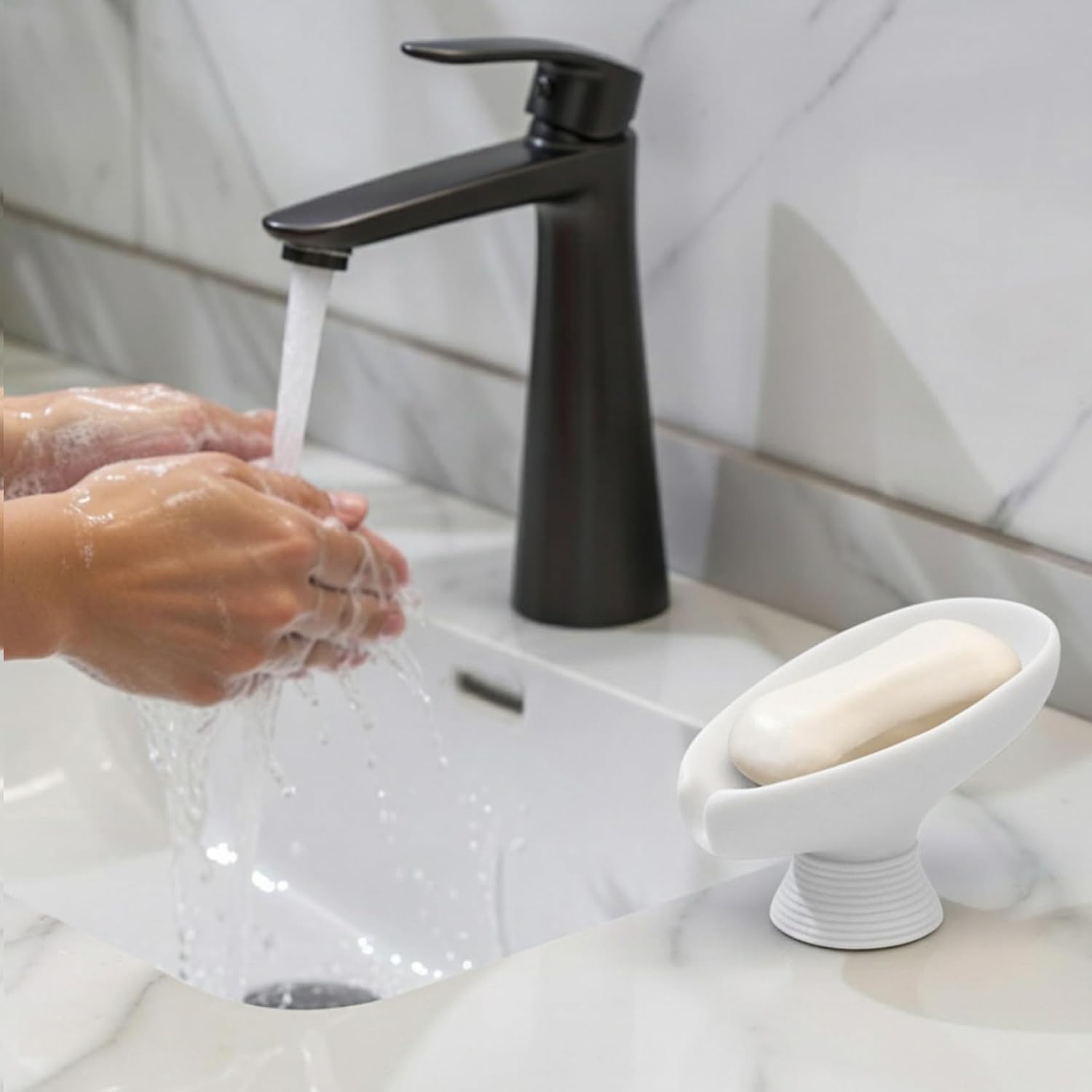 Detalle 2 de Blissilk ZH0613 bladvormige zeephouder van hars met afvoer, wit