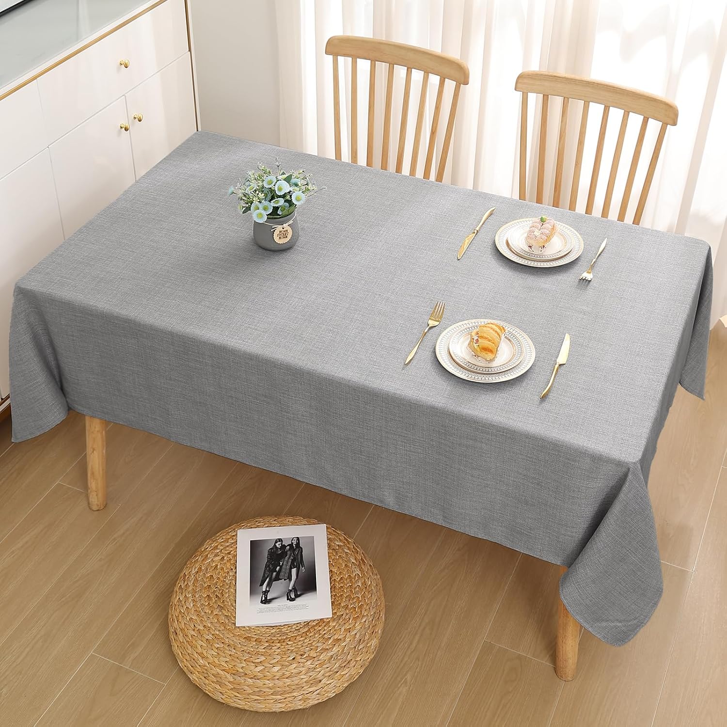 Detalle 2 de smiry Leinenoptik Tischdecke wasserabweisend, Lotuseffekt, abwaschbar 130 x 160 cm – Hellgrau