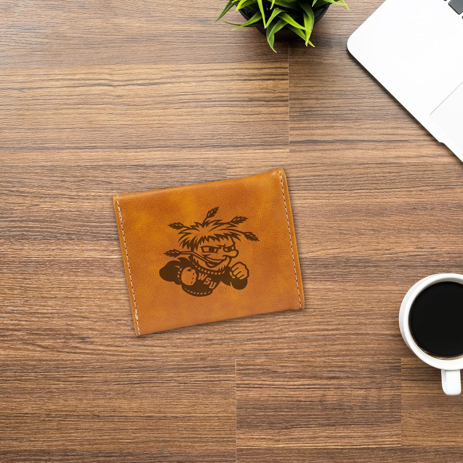 Detalle de NCAA Rico Industries Laser Engraved Trifold Wallet (Brown) with Team Logo