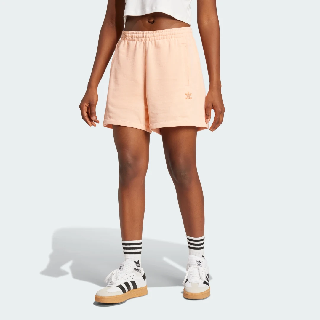 Detalle de Pantalón corto Essentials French Terry de Adidas – Rosa