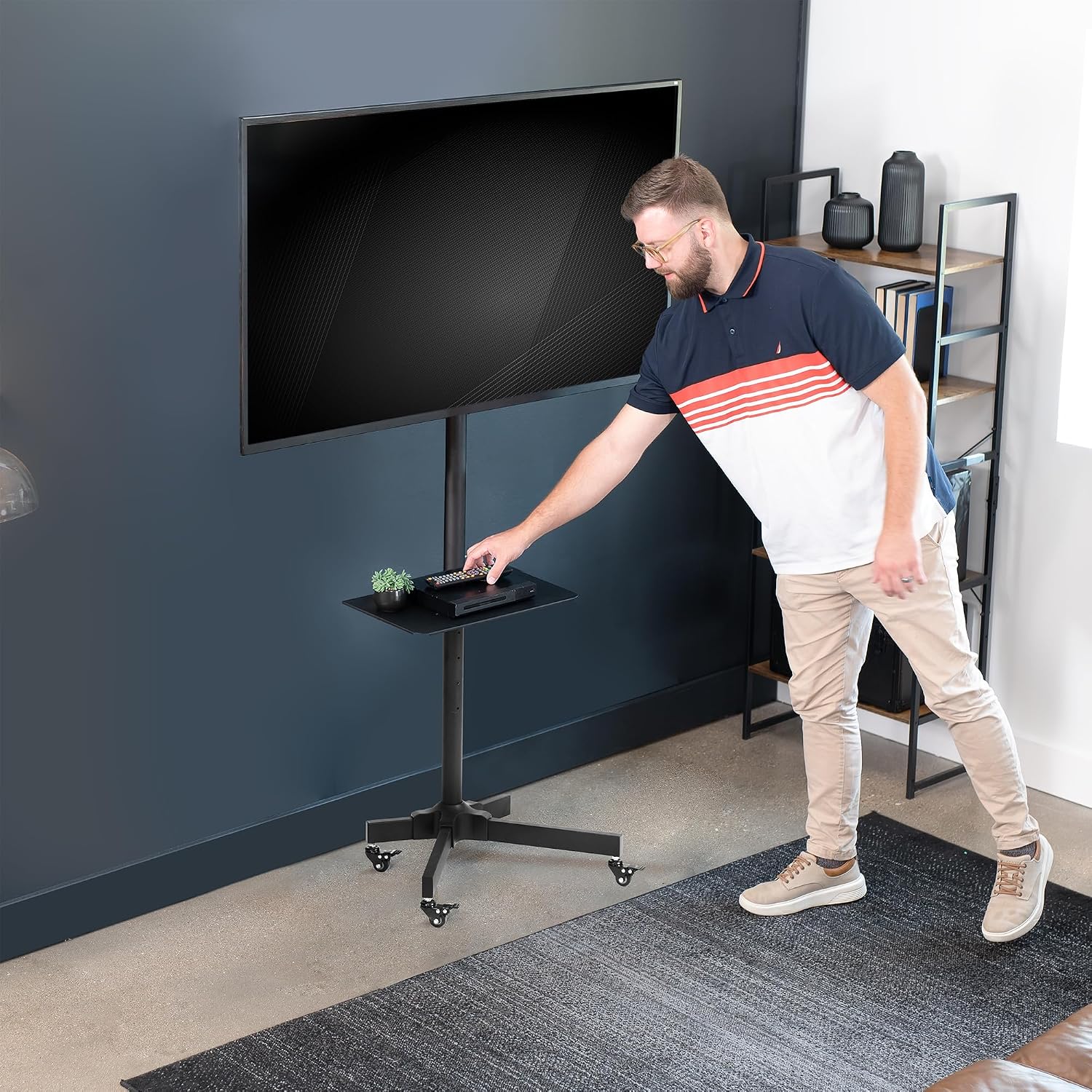Thumbnail 6 de VIVO STAND-TV04M Mobile TV Cart for 13–60-Inch Screens, Tilt and Utility Shelf