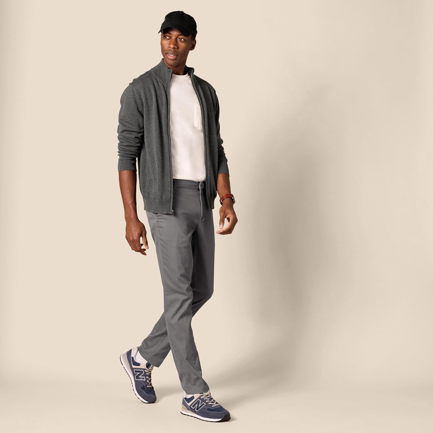 Thumbnail 4 de Amazon Essentials Men's Slim-Fit Wrinkle-Resistant Flat-Front Stretch Chino Trousers