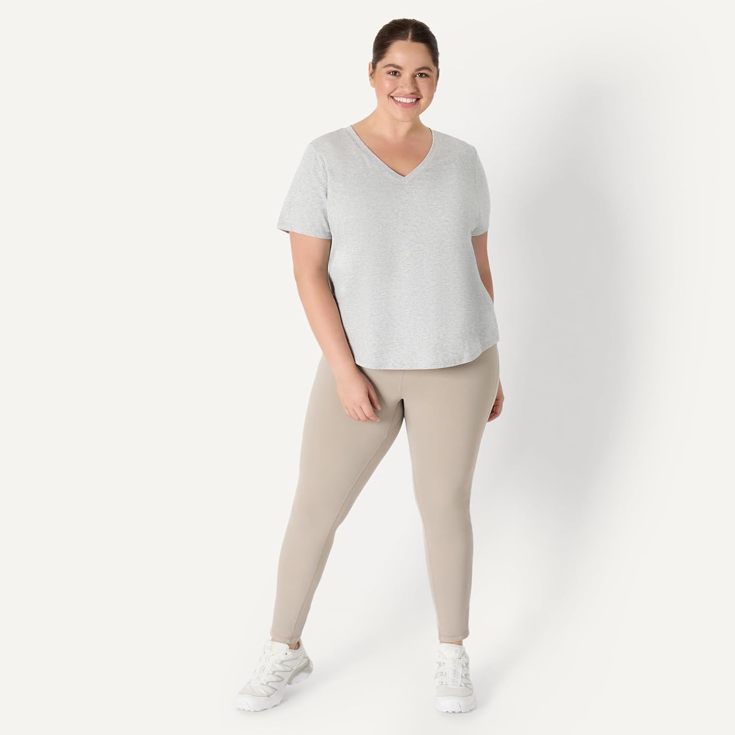 Thumbnail 6 de Amazon Essentials Damen Active Soft Cotton Leichtes Yoga-Workout-T-Shirt mit V-Ausschnitt und kurzen Ärmeln – Relaxed Fit
