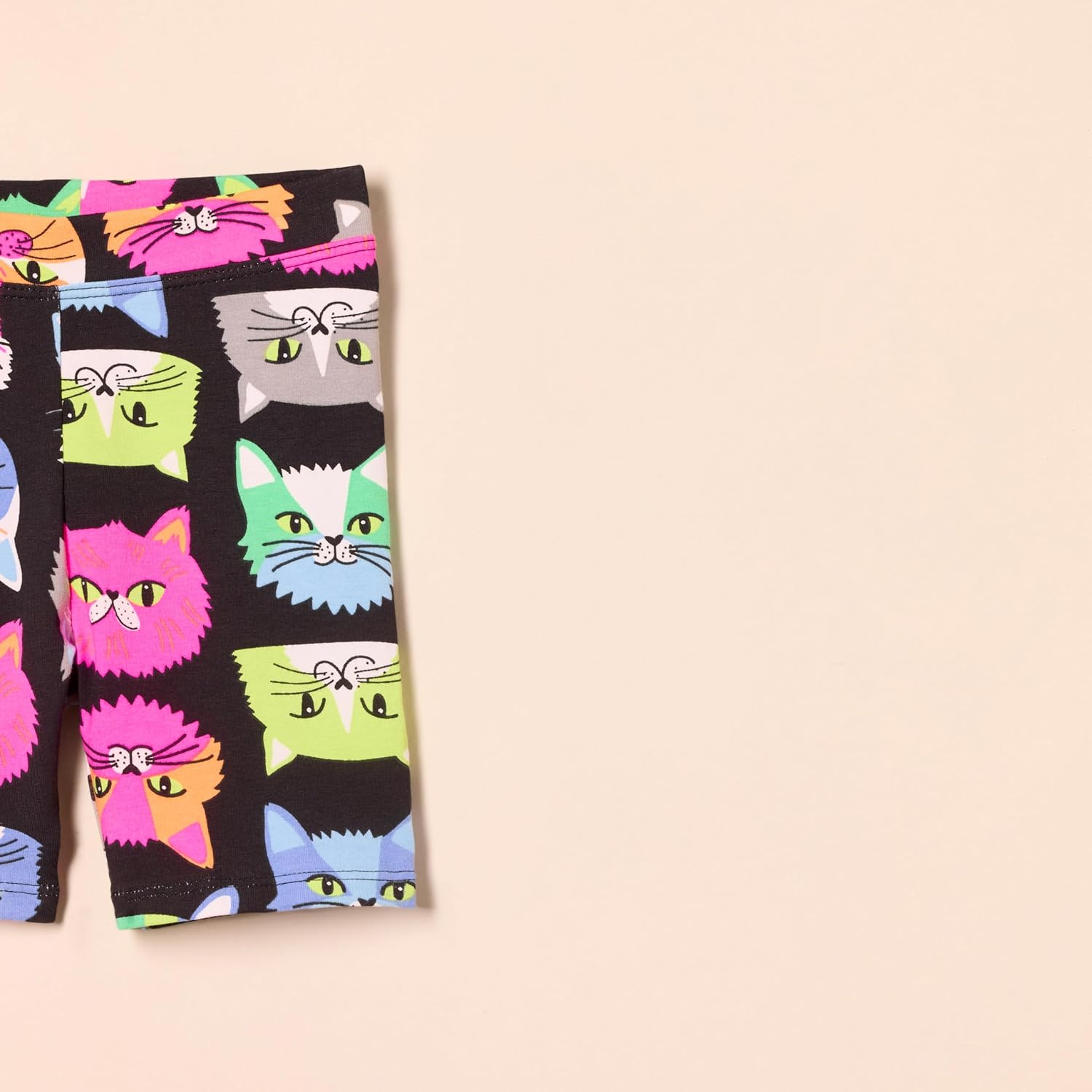Detalle de Amazon Essentials Girls and Toddlers' Midi Cycling Shorts (5-Pack) – Previously Spotted Zebra