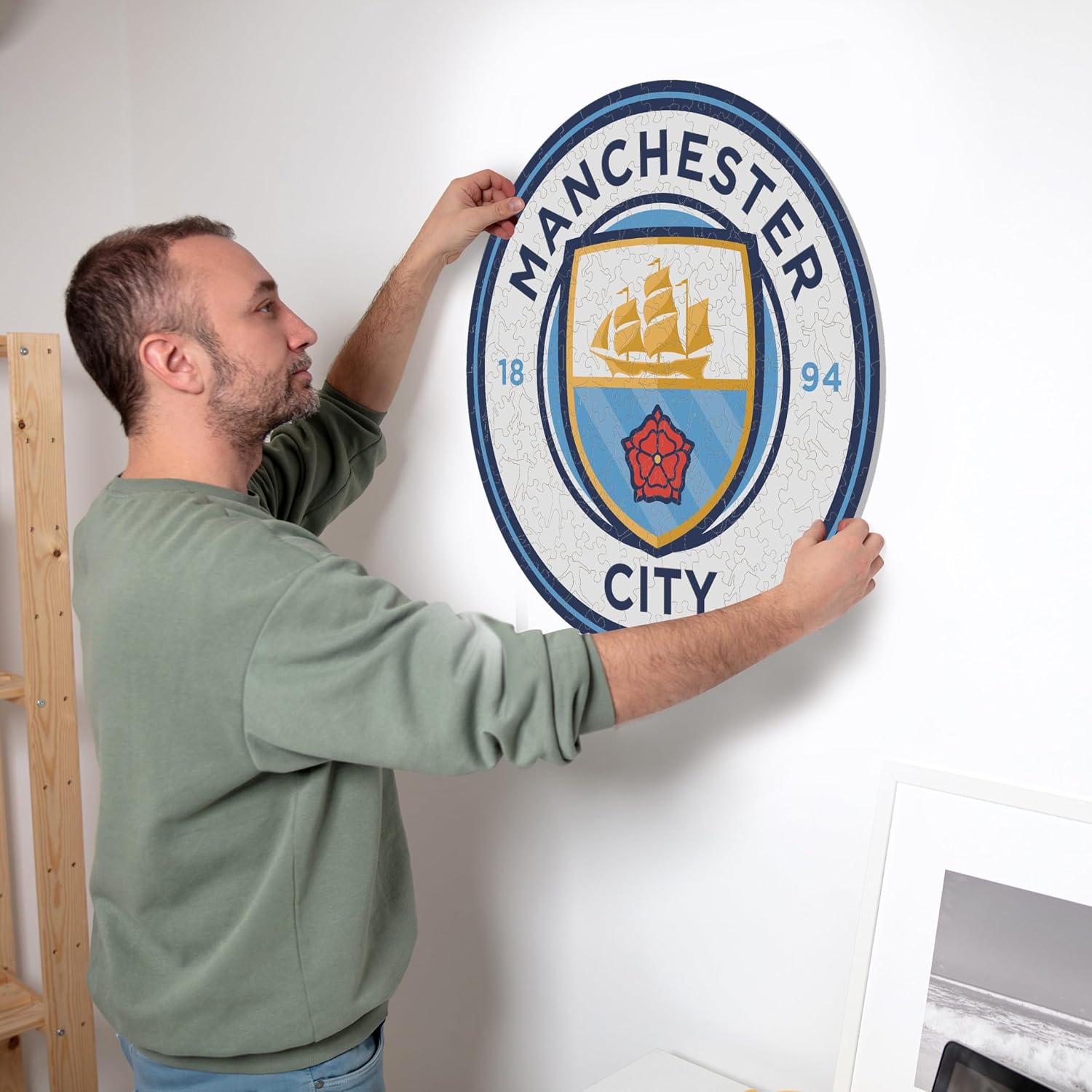 Detalle de Iconic Puzzles Manchester City (logo) — puzzle en bois sous licence officielle, taille M, 270 pièces