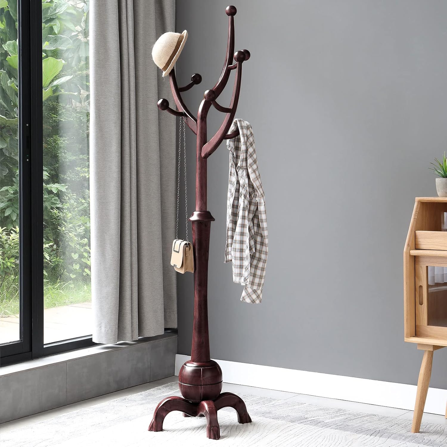 Detalle de Bekrvio Wood Coat Rack in Wine Red