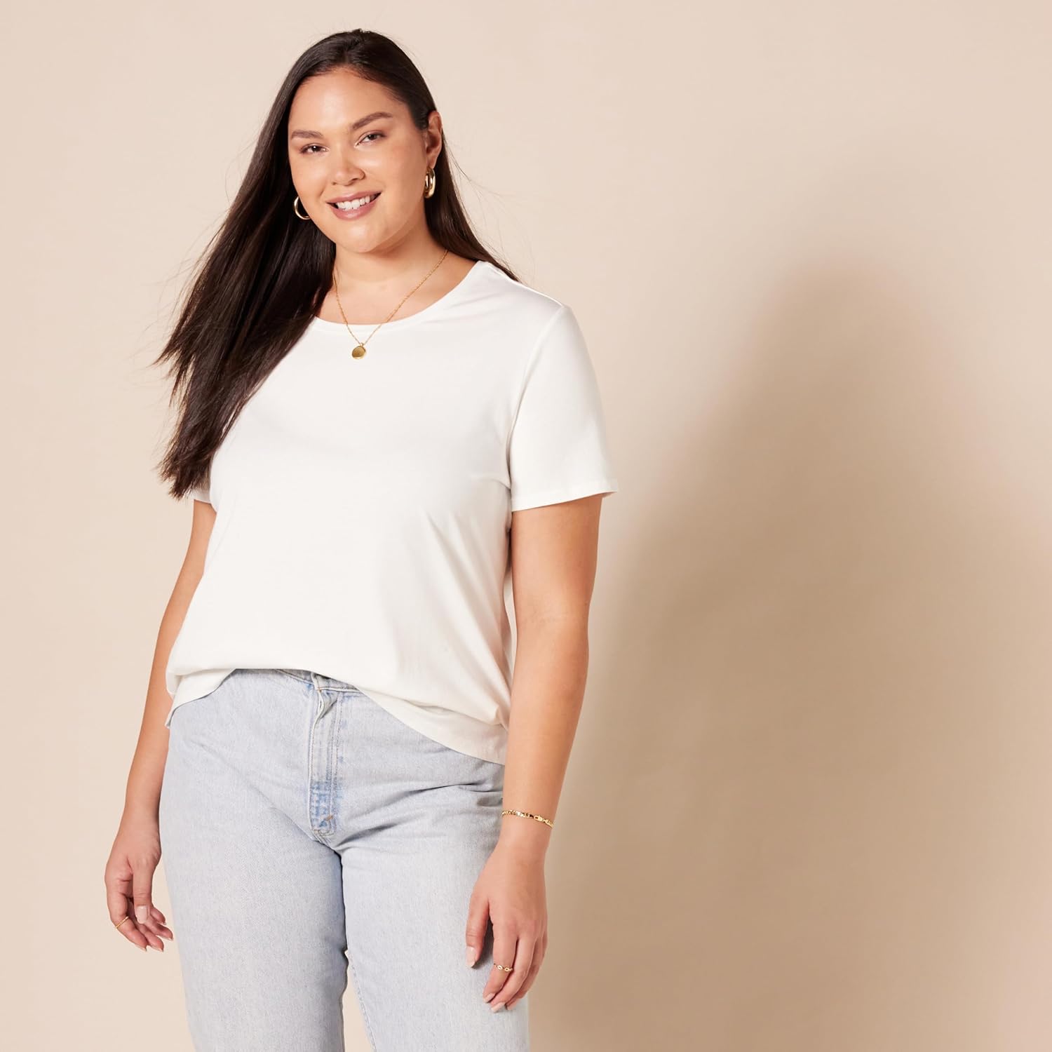 Thumbnail 5 de Amazon Essentials Women’s Regular-Fit Short-Sleeve T-Shirt Multipacks (Crewneck & V-Neck)