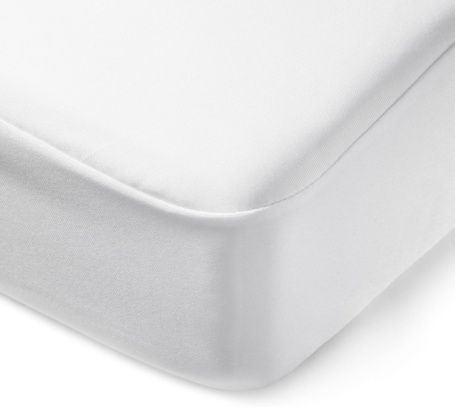 Detalle 2 de Amazon Basics Waterproof Mattress Protector (180 x 200 cm) with 45 cm Deep Pocket