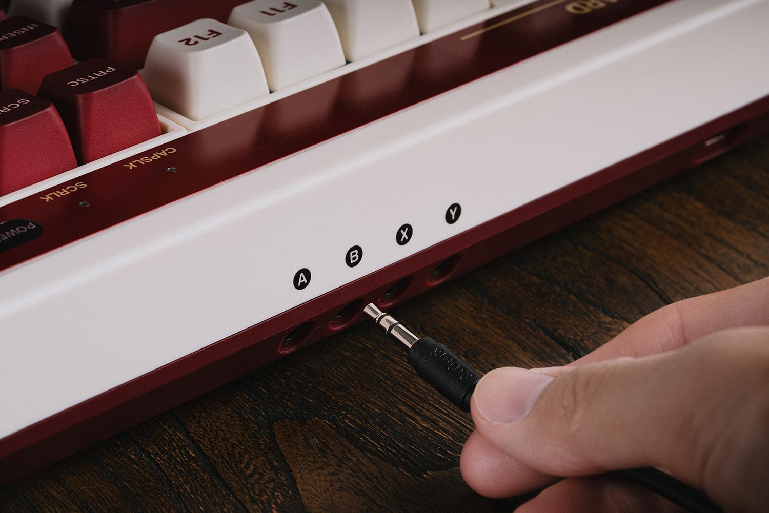 Thumbnail 6 de 8BitDo Retro Mechanical Keyboard – Fami Edition: 87 Tasten, Hot Swap, Bluetooth/2,4G/USB-C