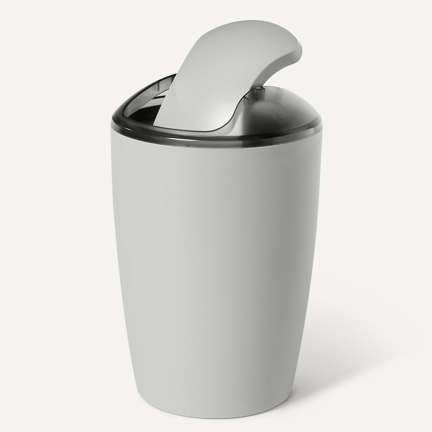 Detalle 2 de Amazon Basics Badezimmerzubehör-Set: Zahnbürstenhalter, Seifenspender, Seifenschale, Becher, Mülleimer, Toilettenbürste