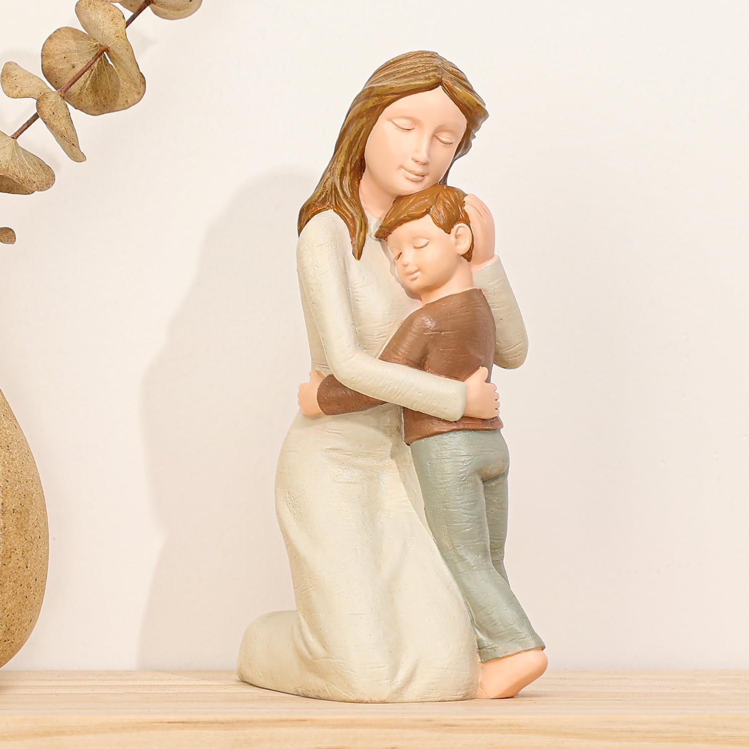 Detalle de Hensonever Mother and Son Figurines – Hand-Painted Resin Keepsake