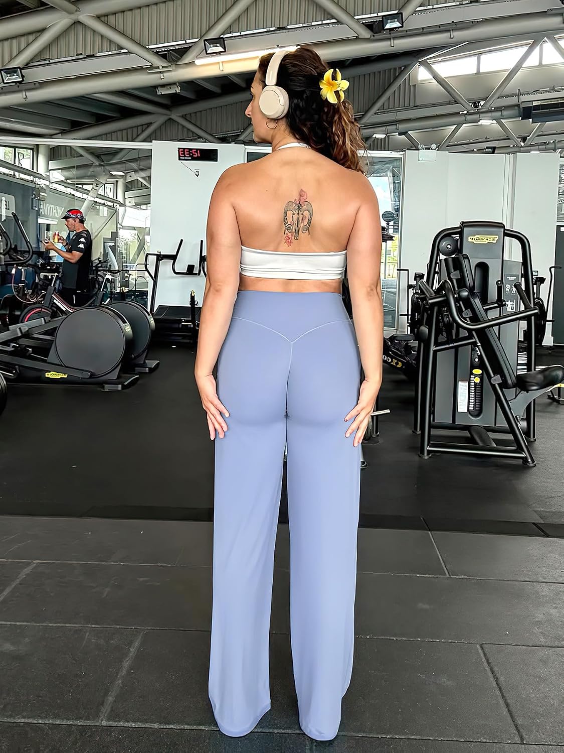 Detalle 2 de YEOREO Leggings de entrenamiento rectos para mujer — sin costuras frontales, alta cintura, inseams 29''–35