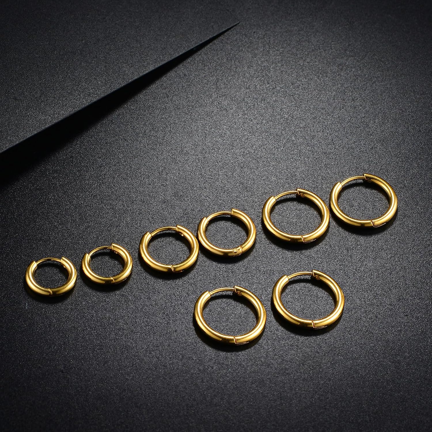 Detalle de 316L Stainless Steel Huggie Hoop Earrings