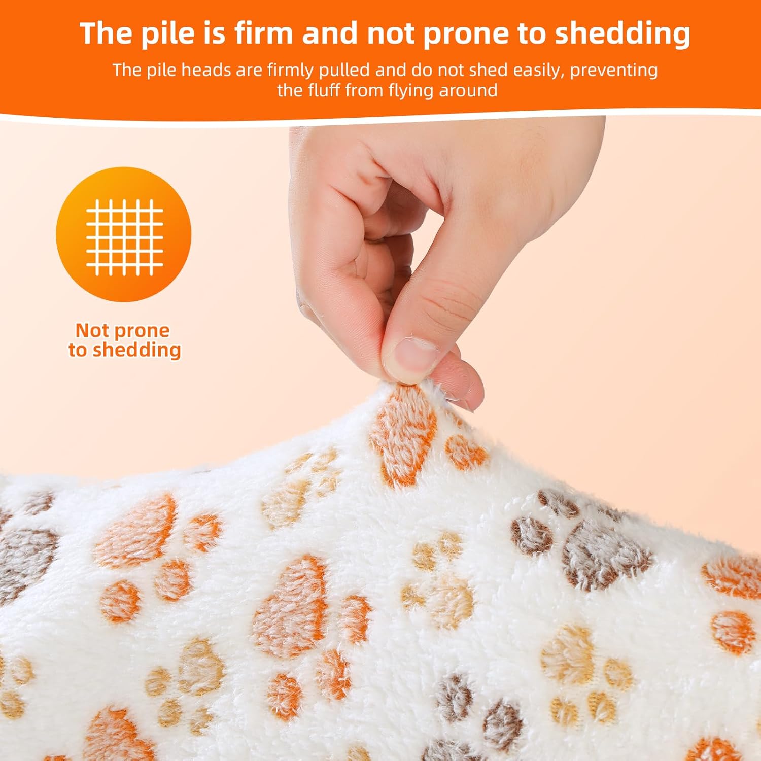 Detalle de THALWEN Soft Fleece Pet Sleeping Mat (Double-Sided) – White with Paw Print, 86x58cm