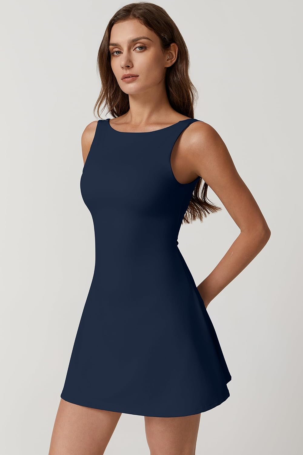 Detalle de QINSEN Women's Open Back Tennis Dress with Built-in Shorts and Pockets