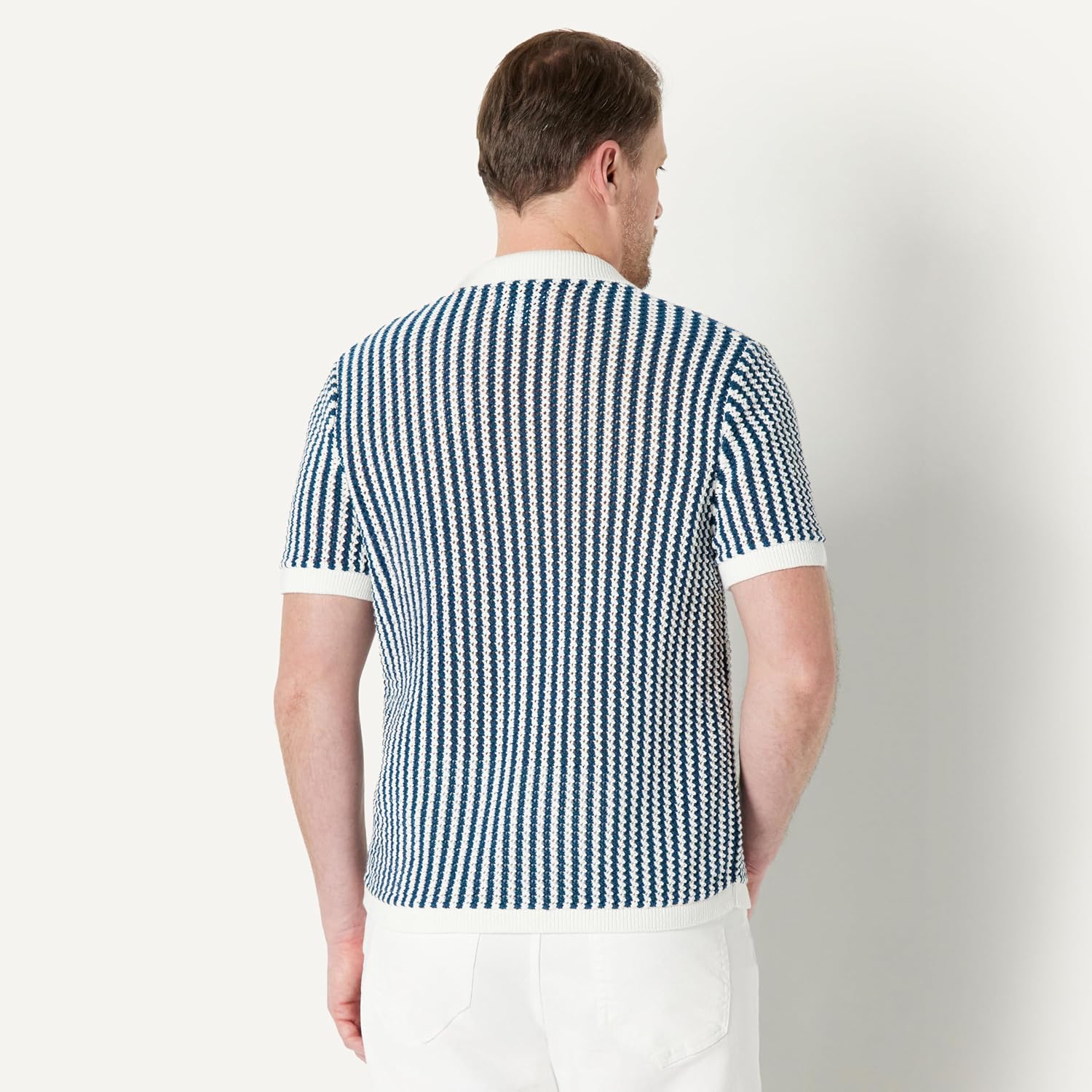 Detalle 2 de Amazon Essentials Men's Short-Sleeve Button-Down Resort Knit Shirt