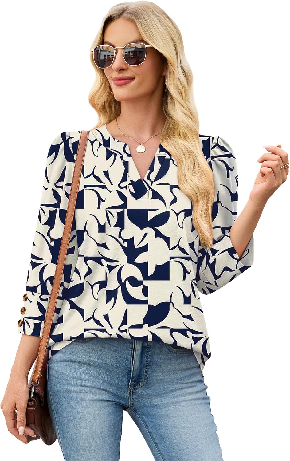 Detalle de WIHOLL 3/4-Sleeve V-Neck Women's Top with Button Cuffs and Curved Hem