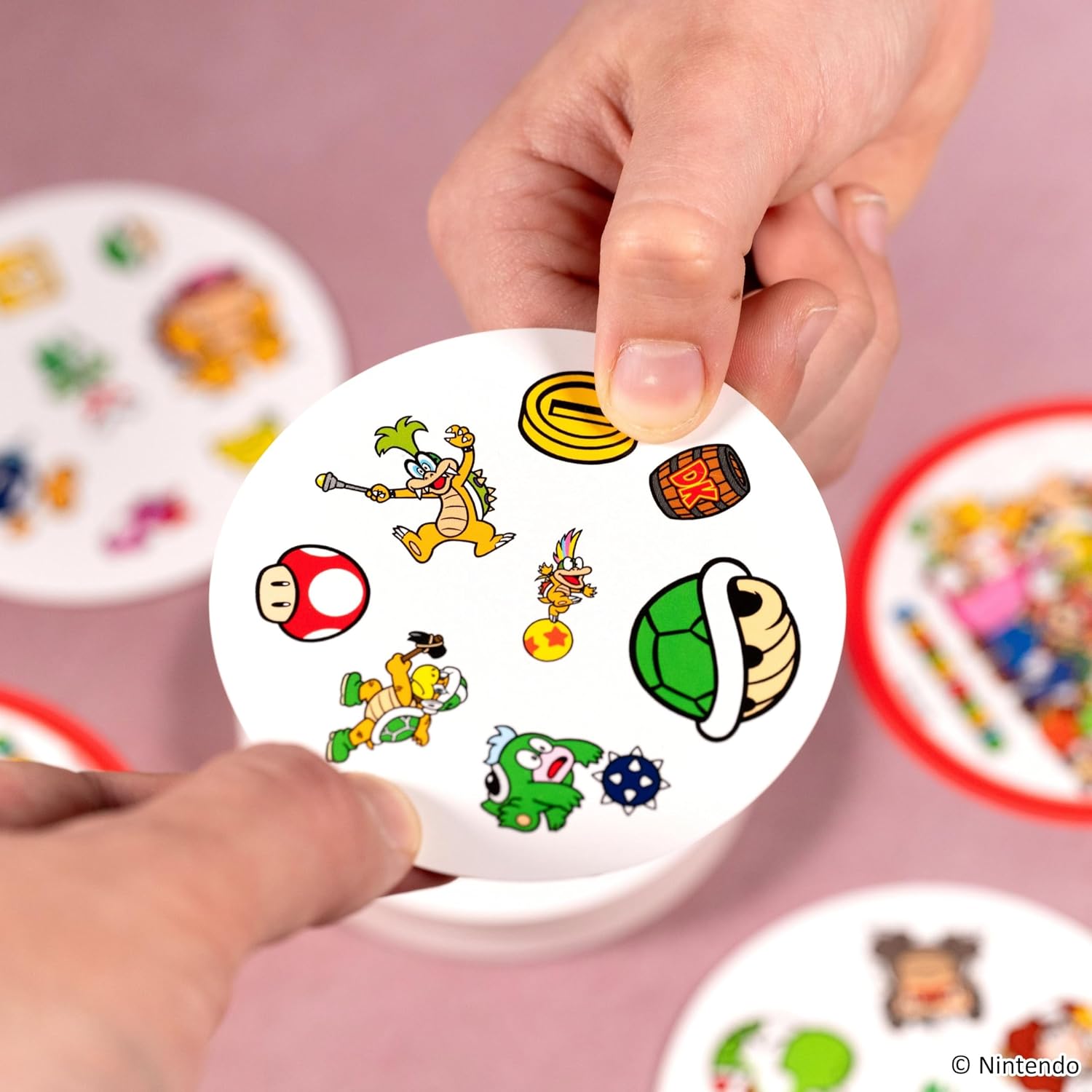 Detalle 2 de Dobble Super Mario Family Card Game for 2–8 players