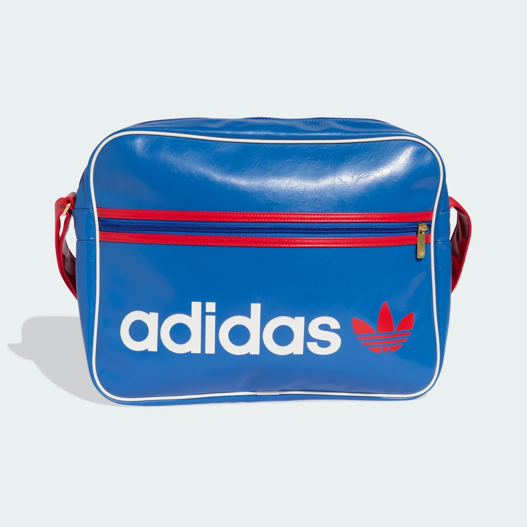 Detalle de Bolso bandolera Airliner OG de Adidas: práctico y discreto para el día a día