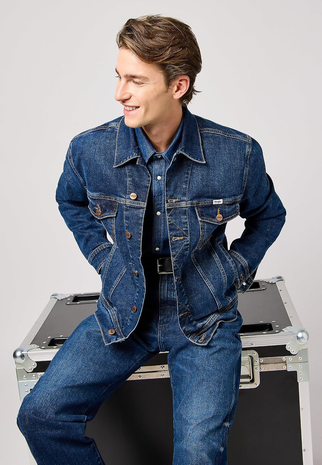 Detalle de Wrangler Men's Classic Denim Jacket: Reliable Everyday Layer